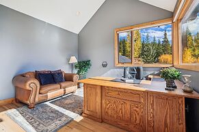 Rounds Retreat 4 Bedroom Home by RedAwning