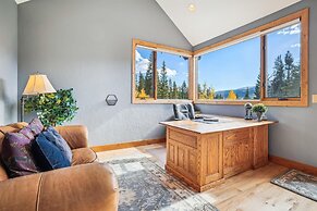 Rounds Retreat 4 Bedroom Home by RedAwning