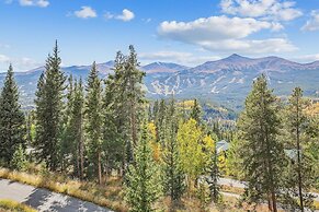 Rounds Retreat 4 Bedroom Home by RedAwning