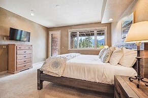 Rounds Retreat 4 Bedroom Home by RedAwning