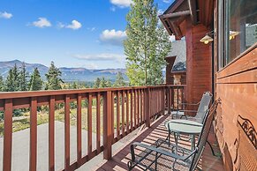 Rounds Retreat 4 Bedroom Home by RedAwning