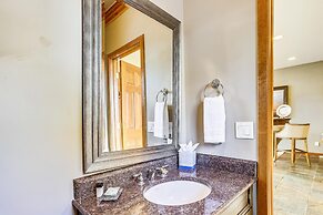 Grande View On The Blue 4 Bedroom Home by RedAwning