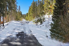 Grande View On The Blue 4 Bedroom Home by RedAwning
