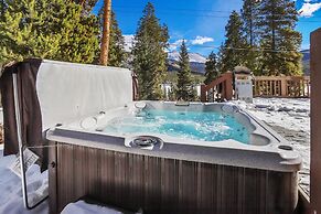 Grande View On The Blue 4 Bedroom Home by RedAwning