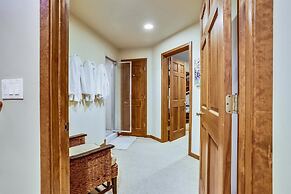 Grande View On The Blue 4 Bedroom Home by RedAwning