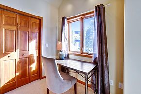 Grande View On The Blue 4 Bedroom Home by RedAwning