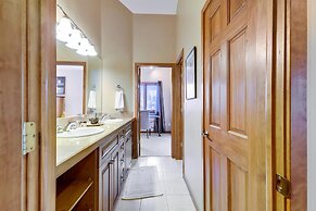 Grande View On The Blue 4 Bedroom Home by RedAwning