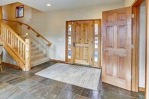 Grande View On The Blue 4 Bedroom Home by RedAwning