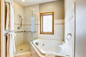 Grande View On The Blue 4 Bedroom Home by RedAwning