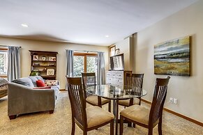 Grande View On The Blue 4 Bedroom Home by RedAwning