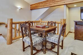 Grande View On The Blue 4 Bedroom Home by RedAwning