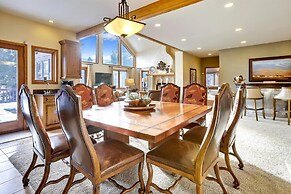 Grande View On The Blue 4 Bedroom Home by RedAwning