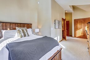 Grande View On The Blue 4 Bedroom Home by RedAwning