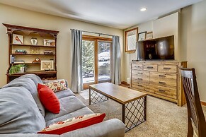 Grande View On The Blue 4 Bedroom Home by RedAwning