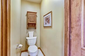 Grande View On The Blue 4 Bedroom Home by RedAwning