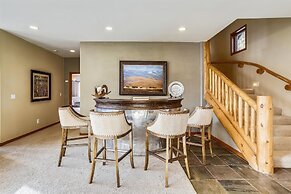 Grande View On The Blue 4 Bedroom Home by RedAwning