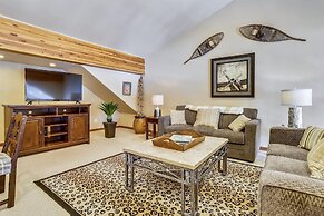 Grande View On The Blue 4 Bedroom Home by RedAwning