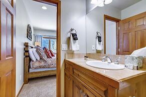 Grande View On The Blue 4 Bedroom Home by RedAwning