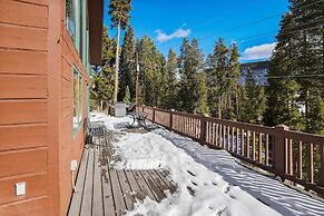 Grande View On The Blue 4 Bedroom Home by RedAwning