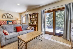 Grande View On The Blue 4 Bedroom Home by RedAwning