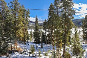 Grande View On The Blue 4 Bedroom Home by RedAwning