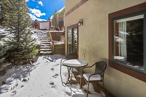 Grande View On The Blue 4 Bedroom Home by RedAwning