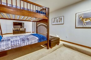 Grande View On The Blue 4 Bedroom Home by RedAwning