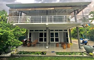 Morning Guest can see Momkeyies and Birds