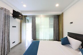 Morning Guest can see Momkeyies and Birds