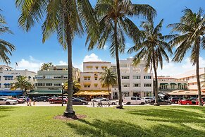 Beachfront 4 Room Ocean Drive Deluxe Suite