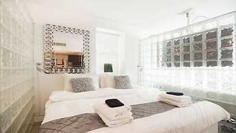 Beachfront 4 Room Ocean Drive Deluxe Suite