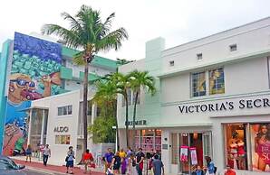 Beachfront 4 Room Ocean Drive Deluxe Suite