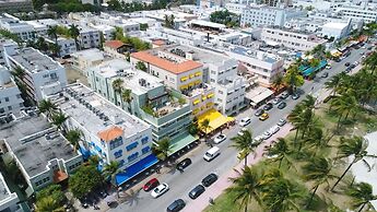 Beachfront 4 Room Ocean Drive Deluxe Suite