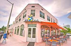 Beachfront 4 Room Ocean Drive Deluxe Suite