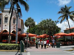 Beachfront 4 Room Ocean Drive Deluxe Suite