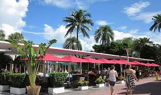 Beachfront 4 Room Ocean Drive Deluxe Suite