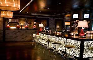 Beachfront 4 Room Ocean Drive Deluxe Suite