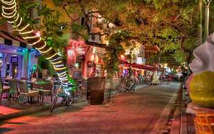 Beachfront 4 Room Ocean Drive Deluxe Suite