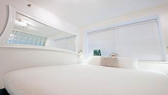 Beachfront 4 Room Ocean Drive Deluxe Suite