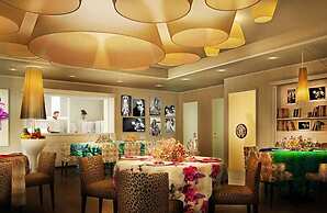 Beachfront 4 Room Ocean Drive Deluxe Suite