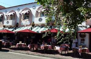 Beachfront 4 Room Ocean Drive Deluxe Suite
