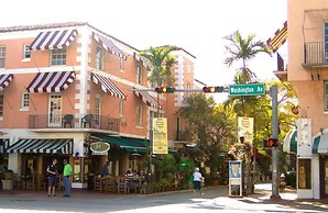 Beachfront 4 Room Ocean Drive Deluxe Suite