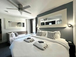 14 Room Golf Tennis Villa