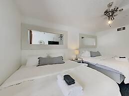 2 Room Celebration Disney Poolside Spa-golf Condo