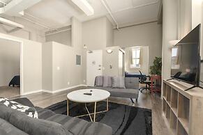 Bright and Airy Downtown Loft Great Wifi