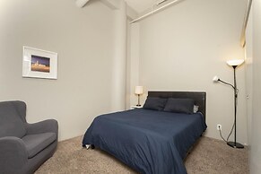 Bright and Airy Downtown Loft Great Wifi