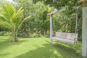 Stylish Fully-staffed Villa Near Beach and Lagoons in Exclusive Golf R