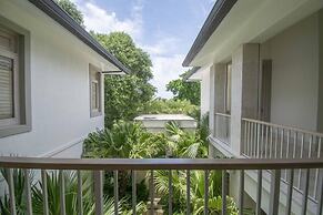 Stylish Fully-staffed Villa Near Beach and Lagoons in Exclusive Golf R