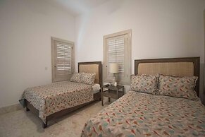 Stylish Fully-staffed Villa Near Beach and Lagoons in Exclusive Golf R