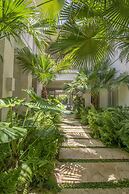 Stylish Fully-staffed Villa Near Beach and Lagoons in Exclusive Golf R